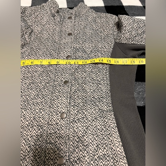 Merona Women’s Gray Medium Jacket with Pockets Inside & Out With Zipper & Snaps - Picture 10 of 12